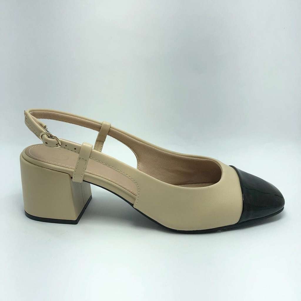 靴 Vintage Chanel Camellia Slingback 39 1/2 Chanel Leather Camellia Canvas Slingback Heels (US 10 / IT 40.5